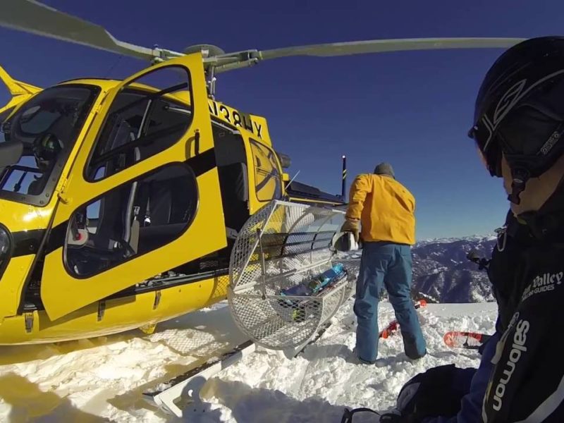 high-mountiain-heli-ski-helicopter-landing